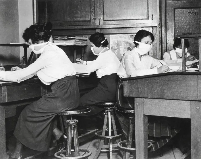 Framed Print : Spanish Flu Epidemic 1918-1919 in America. Young women office workers with gauze mask carefully tied about their faces to protect against the spread of influenza. Oct Framed Print : Spanish Flu Epidemic 1918-1919 in America. Young women office workers with gauze mask carefully tied about their faces to protect against the spread of influenza. Oct