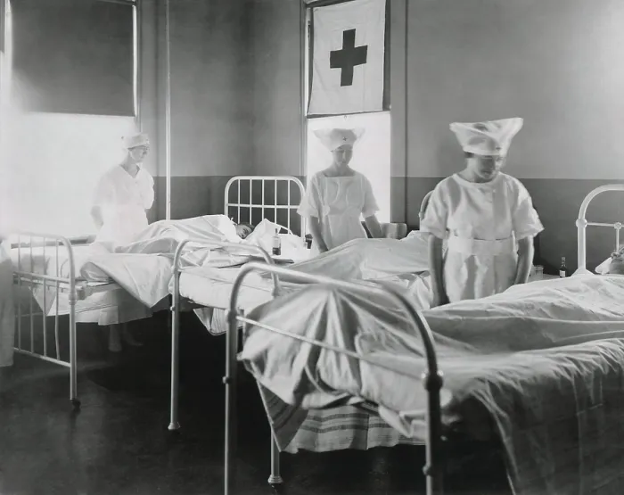 Framed Print : Spanish Flu Epidemic 1918-1919 in America. Volunteer nurses at Red Cross hospital during the influenza epidemic. Eureka, California, June 1919 (BSLOC_2016_11_96)