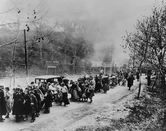 Framed Print : Spanish refugees pour into France, 1939. French mobile guards in Le Perthus, France stop line of refugees fleeing Spain after the fall of Barcelona. (BSLOC_2013_9_147)