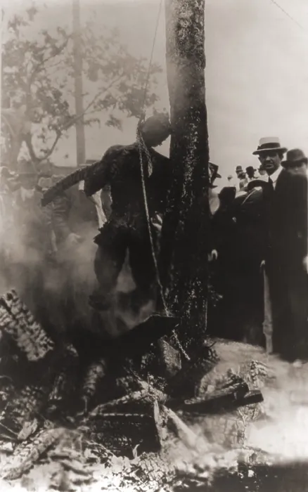 Framed Print : Spectators photographed with the charred corpse of Jesse Washington after his lynching in Waco, Texas, May 15, 1916