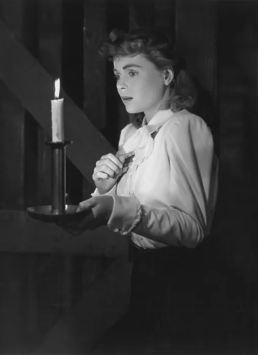 Framed Print : THE SPIRAL STAIRCASE, Dorothy McGuire, 1946