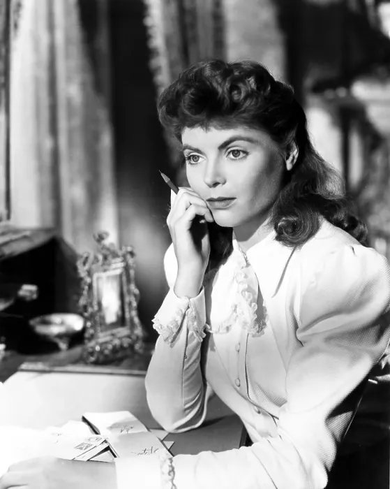 Framed Print : THE SPIRAL STAIRCASE, Dorothy McGuire, 1946 Framed Print : THE SPIRAL STAIRCASE, Dorothy McGuire, 1946
