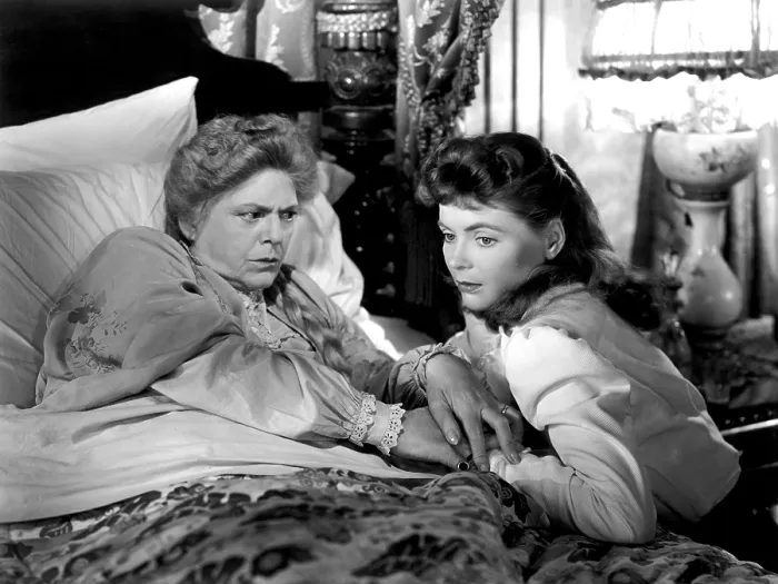 Framed Print : THE SPIRAL STAIRCASE, Ethel Barrymore, Dorothy McGuire, 1946