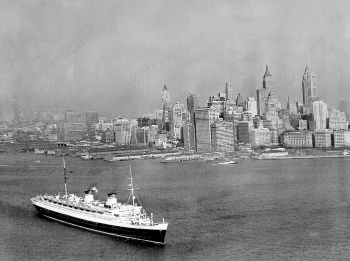 Framed Print : The S.S. Rex, and the New York City skyline, circa, 1939. Courtesy: CSU Archives / Everett Collection