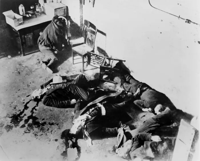 Framed Print : St. Valentine's Day Massacre. Seven gangsters of Bugs Mor an's gang were killed by Al Capone's in a garage in Chicag o on Feb 14, 1929. Overhead view
