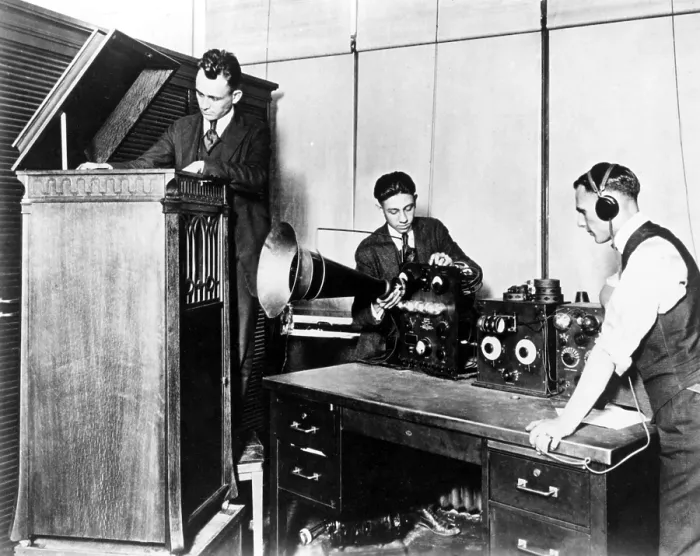 Framed Print : Staff of 8MK Detroit News testing a radio, ca. 1920. Courtesy: CSU Archives  /  Everett Collection