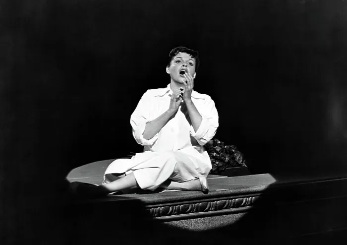 Framed Print : A STAR IS BORN, Judy Garland, 1954