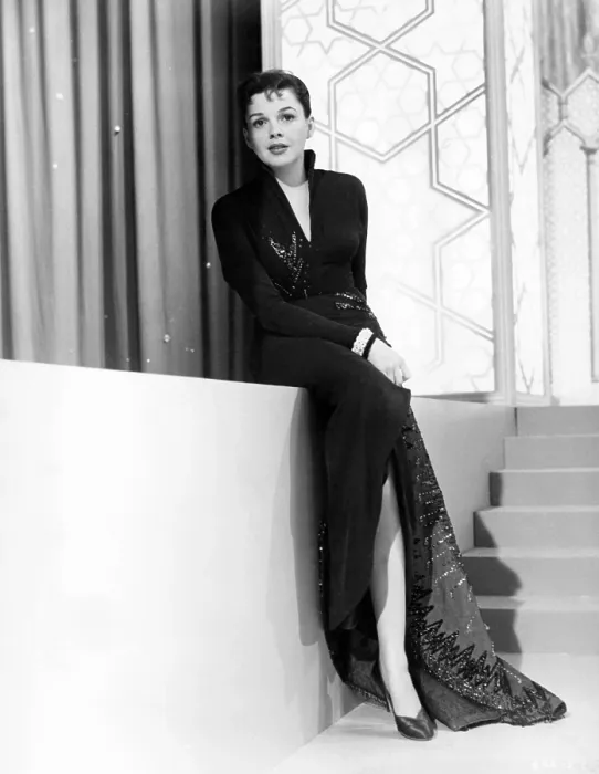 Framed Print : A STAR IS BORN, Judy Garland, 1954 Framed Print : A STAR IS BORN, Judy Garland, 1954