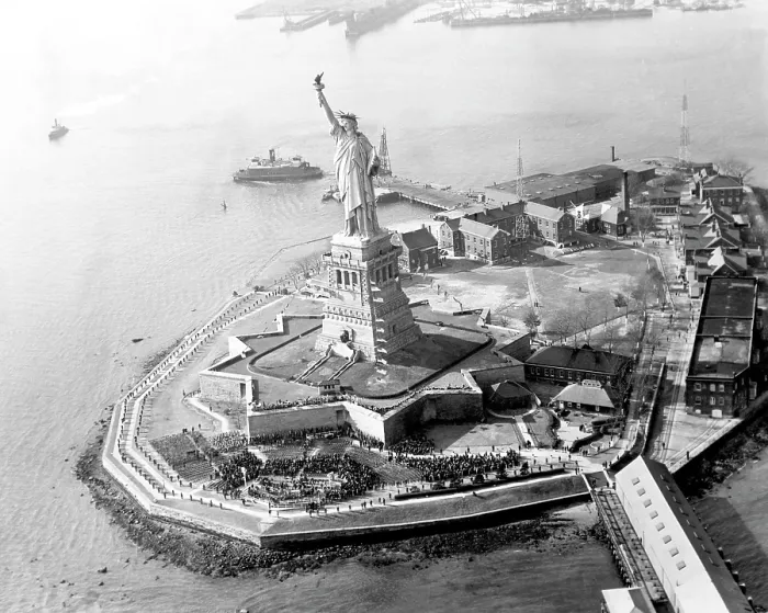 Framed Print : The Statue of Liberty, Bedloe's Island, New York City, circa 1936. Courtesy: CSU Archives / Everett Collection Framed Print : The Statue of Liberty, Bedloe's Island, New York City, circa 1936. Courtesy: CSU Archives / Everett Collection
