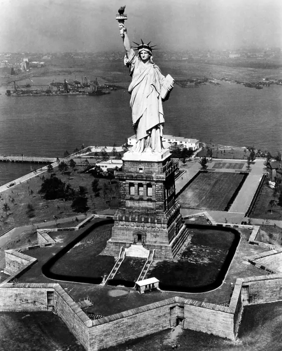 Framed Print : The Statue of Liberty, New York City, circa 1955. Courtesy: CSU Archives / Everett Collection