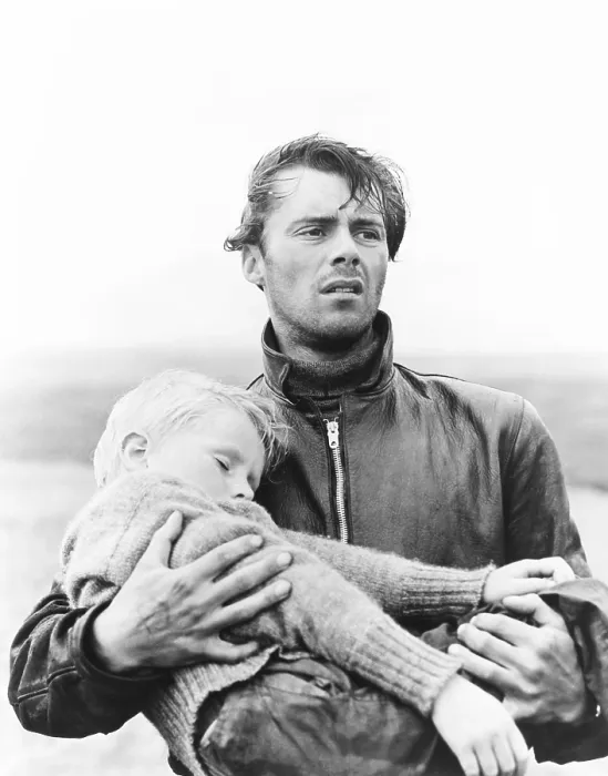 Framed Print : THE STRANGER IN BETWEEN, (aka HUNTED), from left: Jon Whiteley, Dirk Bogarde, 1952 Framed Print : THE STRANGER IN BETWEEN, (aka HUNTED), from left: Jon Whiteley, Dirk Bogarde, 1952