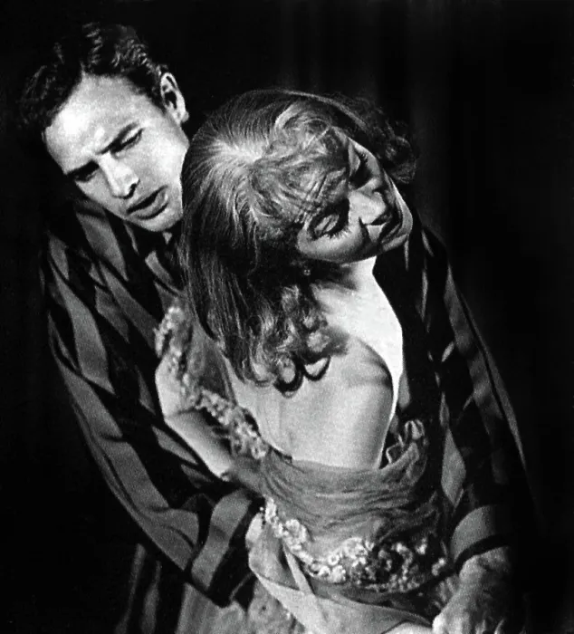 Framed Print : A STREETCAR NAMED DESIRE, Marlon Brando, Vivien Leigh, 1951