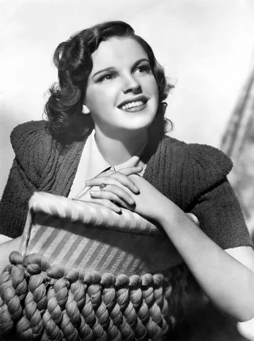 Framed Print : STRIKE UP THE BAND, Judy Garland, 1940