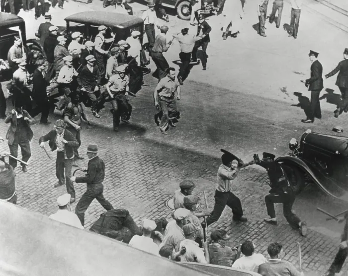 Framed Print : Striking teamsters battle police in Minneapolis. June 1934