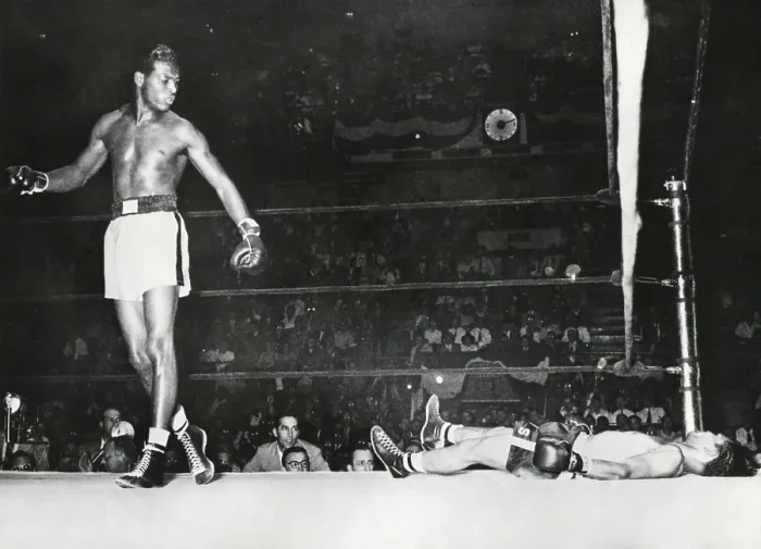 Framed Print : Sugar Ray Robinson, knocked out Filipino Flashy Sebastian in the first round. Madison Square Garden, August 29, 1947. - (BSLOC_2014_17_160)