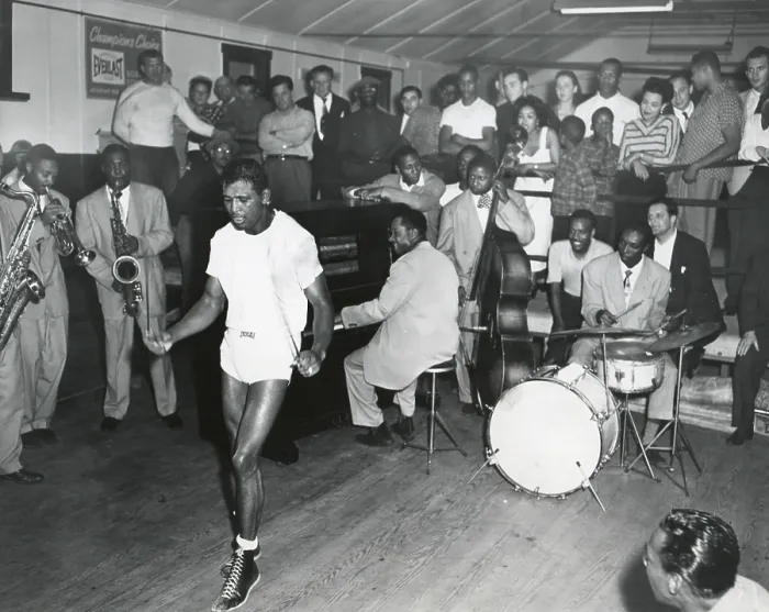 Framed Print : Sugar Ray Robinson training for a title defense against Steve Belloise. July 19, 1949 at Pompton Lake, N.J