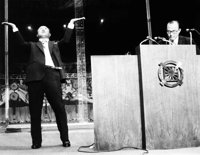 Framed Print : Sun Myung Moon, Korean evangelist, gestures as he speaks at Madison Square Garden. New York City, Sept. 18, 1974. His chief associate, Col