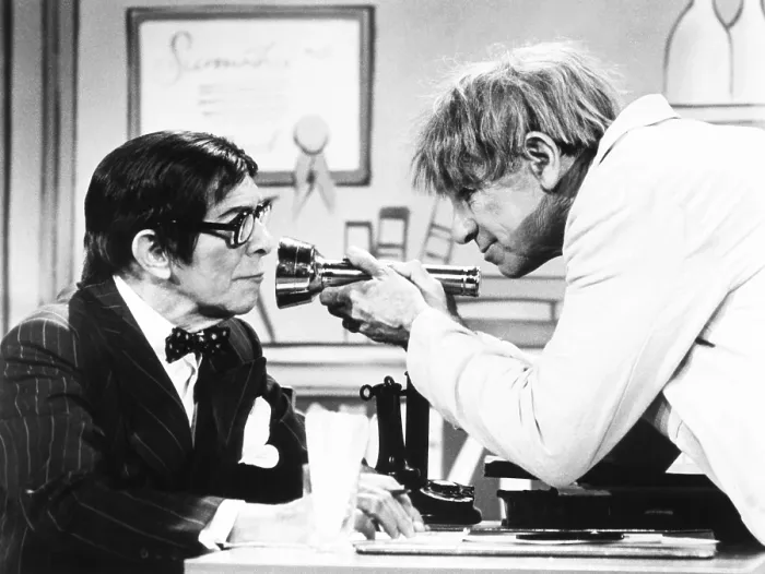 Framed Print : THE SUNSHINE BOYS, from left: George Burns, Walter Matthau, 1975