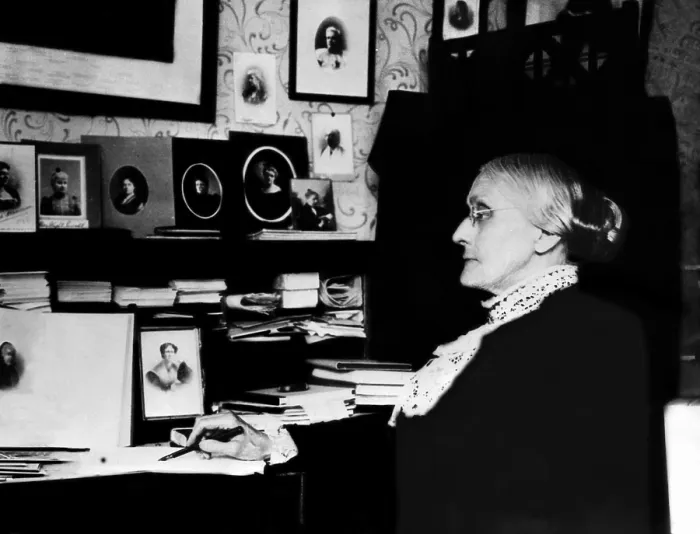 Framed Print : Susan B. Anthony, circa 1900. Courtesy: CSU Archives / Everett Collection
