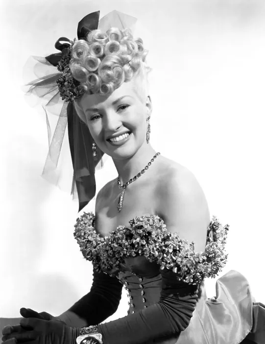 Framed Print : SWEET ROSIE O'GRADY, Betty Grable, 1943. TM & Copyright 20th Century Fox Film Corp. / courtesy Everett Collection