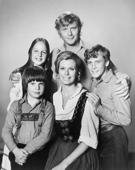 Framed Print : SWISS FAMILY ROBINSON, clockwise from top center: Martin Milner, Willie Aames, Pat Delaney, Eric Olson, Helen Hunt, 1975-76