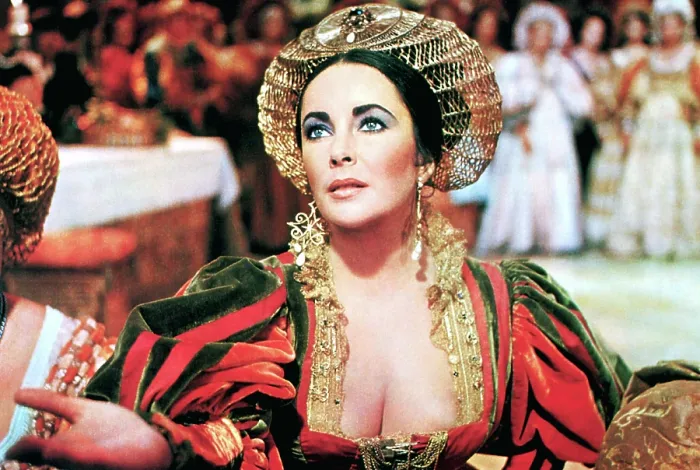Framed Print : THE TAMING OF THE SHREW, Elizabeth Taylor, 1967 Framed Print : THE TAMING OF THE SHREW, Elizabeth Taylor, 1967