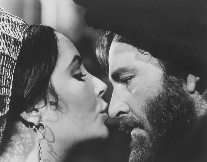 Framed Print : THE TAMING OF THE SHREW, from left: Elizabeth Taylor, Richard Burton, 1967