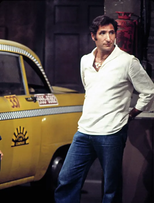 Framed Print : TAXI, Judd Hirsch, Louie and the Nice Girl (Season 2, 9 / 11 / 1979), 1978-83