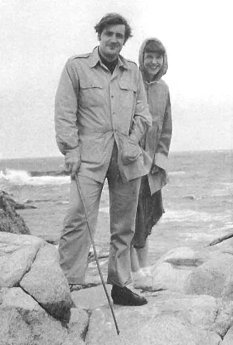 Framed Print : TED HUGHES and SYLVIA PLATH, Massachusetts, May 20th, 1959. Courtesy: CSU Archives  /  Everett Collection
