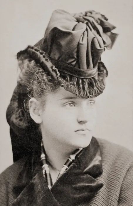 Framed Print : Tennessee Claflin (1844-1923), notorious American feminist and sister of Victoria Woodhull, with whom she opened open a Wall Street brokerage firm