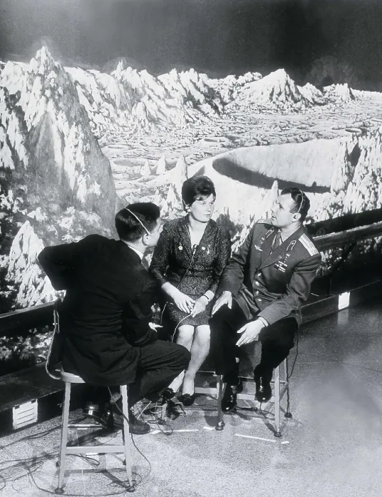 Framed Print : Tereshkova, Valentina (1937); GAGARIN, Yuri Alexeievich (1934-1968). Interview to the Soviet cosmonauts Yuri Gagarin and Valentina Tereshkova