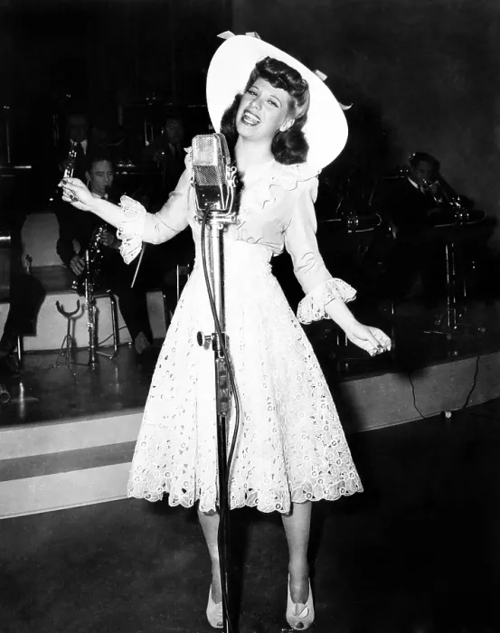 Framed Print : THANK YOUR LUCKY STARS, Dinah Shore, 1943