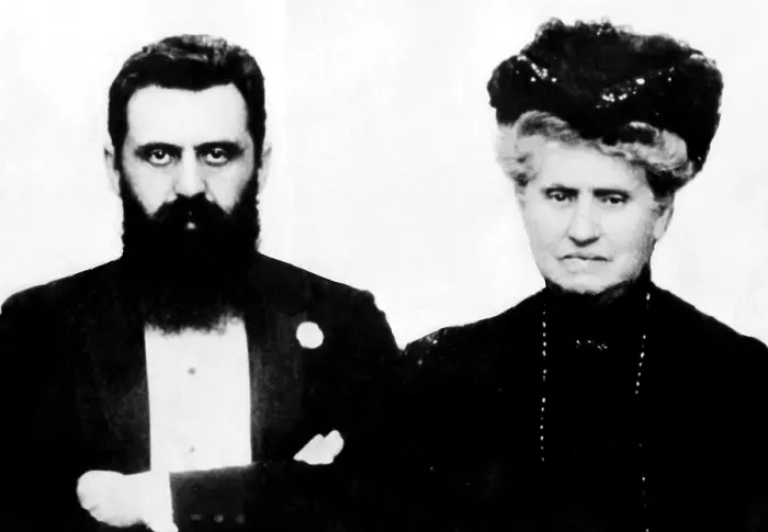 Framed Print : Theodor Herzl, founder of modern Zionism, and his mother. ca 1890s. Courtesy: CSU Archives / Everett Collection