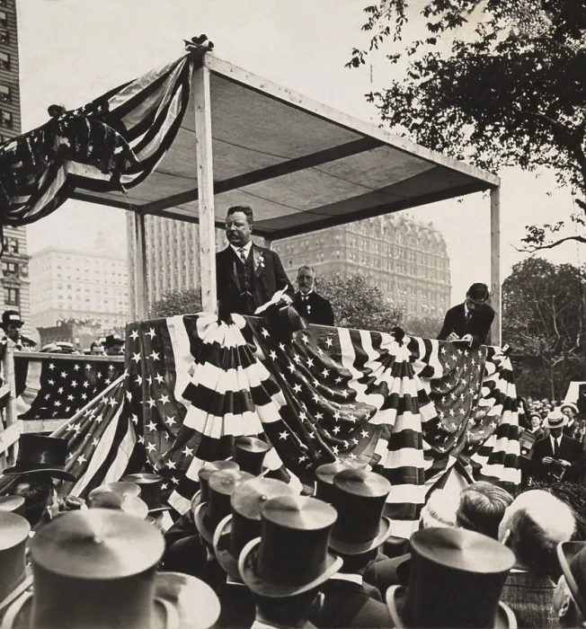 Framed Print : Theodore Roosevelt in carriage with Mayor Gaynor and Alfred Gwynne Vanderbilt, June 18, 1910