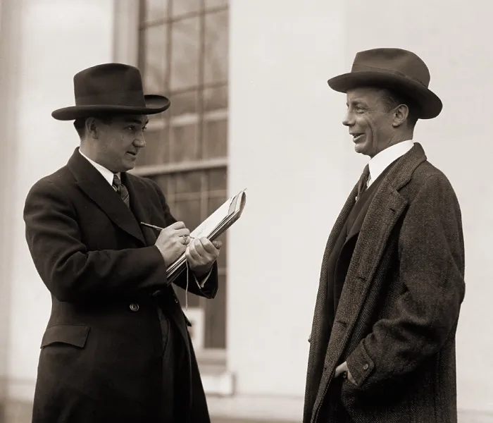 Framed Print : Theodore Roosevelt Jr. (1887-1944), interviewed by a reporter in 1923 Framed Print : Theodore Roosevelt Jr. (1887-1944), interviewed by a reporter in 1923