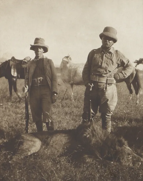 Framed Print : Theodore Roosevelt and local scout Leslie Tarleton stand over a dead lion shot by TR