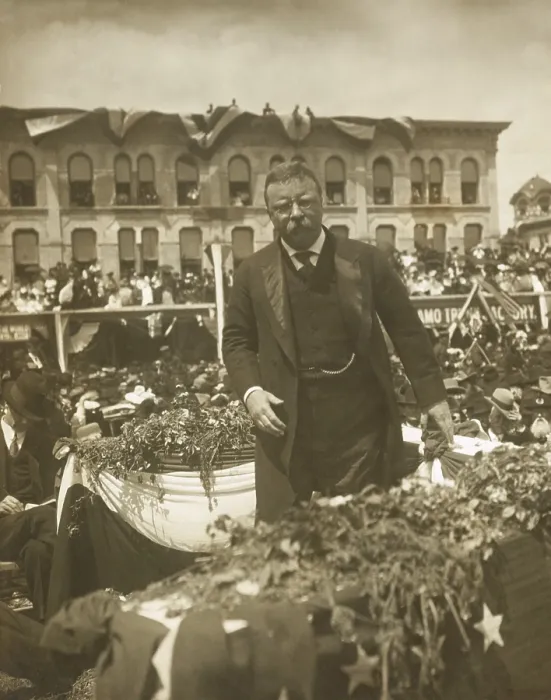Framed Print : Theodore Roosevelt speaking to a large crowd at the Alamo, San Antonio, Texas, on April 7, 1905