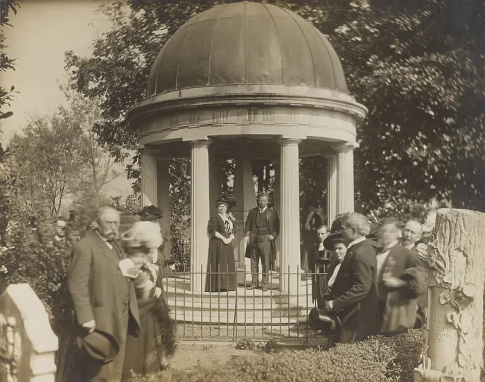 Framed Print : Theodore Roosevelt standing at Andrew Jacksons tomb, at the Hermitage, Oct 22, 1907. Mrs. Mary C