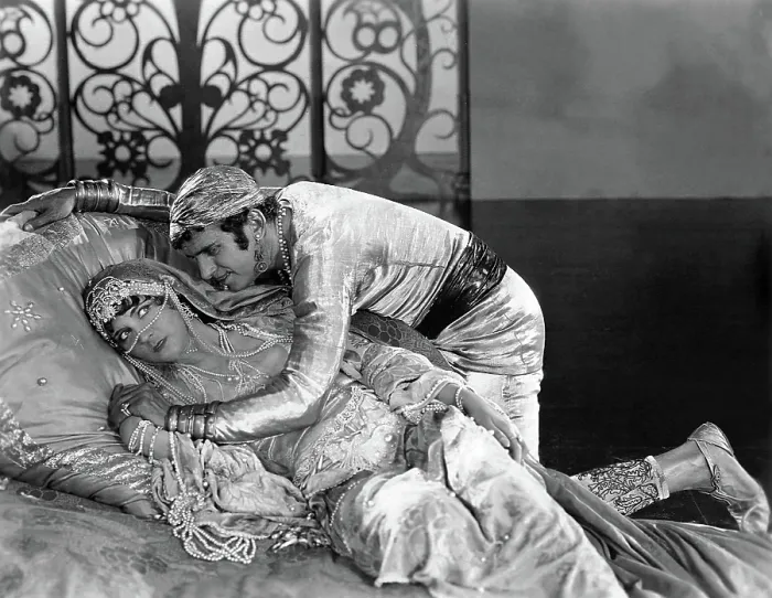 Framed Print : THE THIEF OF BAGDAD, from left: Julanne Johnston, Douglas Fairbanks, Sr. 1924