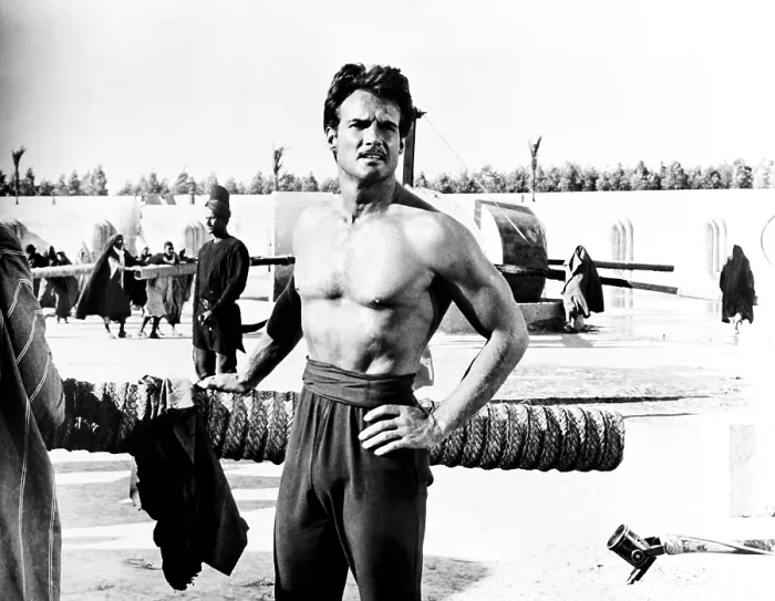 Framed Print : THE THIEF OF BAGHDAD, (aka IL LADRO DI BAGDAD), Steve Reeves, on location in Tunisia, 1961 Framed Print : THE THIEF OF BAGHDAD, (aka IL LADRO DI BAGDAD), Steve Reeves, on location in Tunisia, 1961