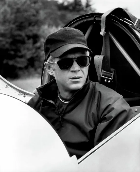 Framed Print : THE THOMAS CROWN AFFAIR, Steve McQueen, 1968 Framed Print : THE THOMAS CROWN AFFAIR, Steve McQueen, 1968