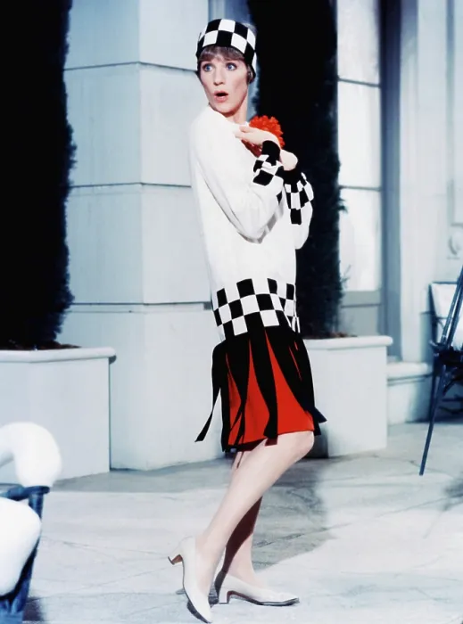 Framed Print : THOROUGHLY MODERN MILLIE, Julie Andrews, 1967 Framed Print : THOROUGHLY MODERN MILLIE, Julie Andrews, 1967