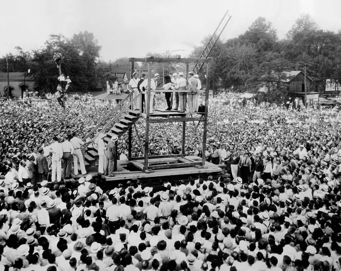 Framed Print : Thousands witness the public hanging of African American, Rainey Bertha, age 22