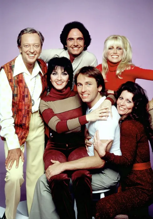 Framed Print : THREE'S COMPANY, from left: Don Knotts, Joyce DeWitt, Richard Kline, John Ritter, Suzanne Somers, Ann Wedgeworth, (Season 4), 1977-84