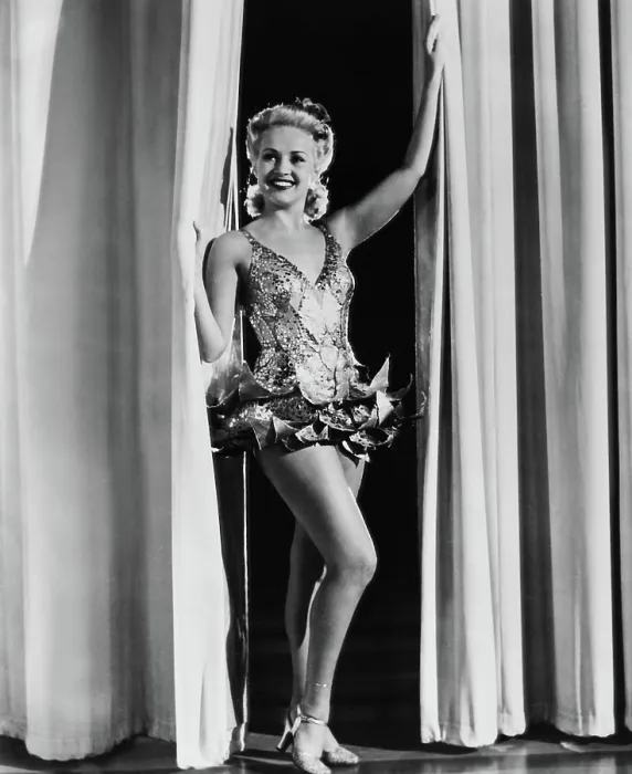 Framed Print : TIN PAN ALLEY, Betty Grable, 1940, TM & Copyright 20th Century Fox Film Corp. / courtesy Everett Collection