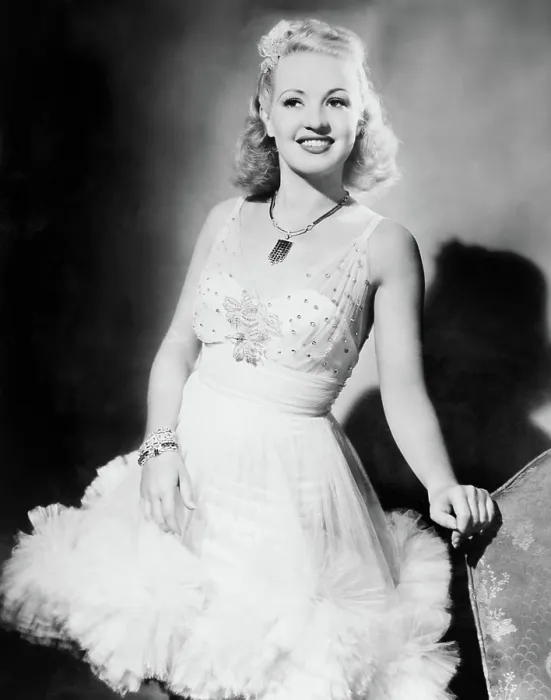 Framed Print : TIN PAN ALLEY, Betty Grable, 1940, TM & Copyright 20th Century Fox Film Corp. / courtesy Everett Collection