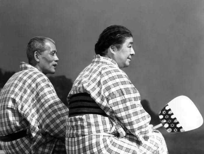 Framed Print : TOKYO STORY, (aka TOKYO MONOGATARI), from left: Chishu Ryu, Chieko Higashiyama, 1953