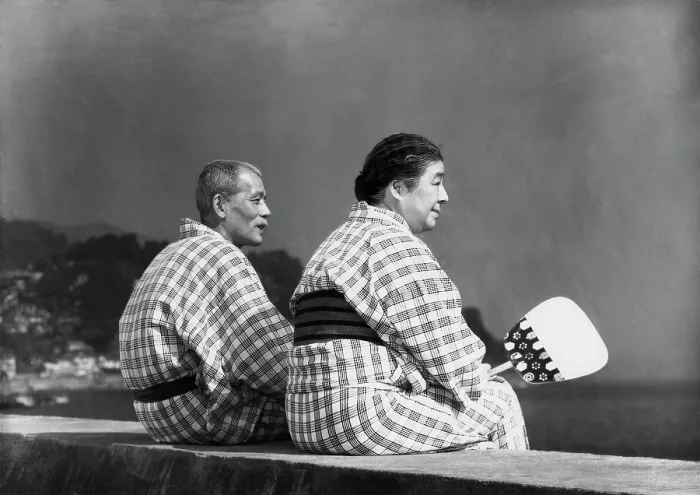 Framed Print : TOKYO STORY, (aka TOKYO MONOGATARI), from left: Chishu Ryu, Chieko Higashiyama, 1953