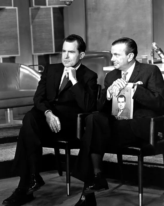 Framed Print : THE TONIGHT SHOW STARRNG JACK PAAR, from left, Richard Nixon (plugging his book Six Crises'), Jack Paar, 1962