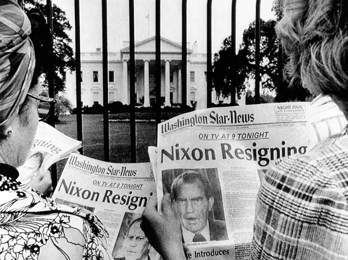 Framed Print : Tourists in front of the White House read headlines, Nixon Resigning. Aug. 8, 1974. (CSU_ALPHA_642) CSU Archives / Everett Collection Framed Print : Tourists in front of the White House read headlines, Nixon Resigning. Aug. 8, 1974. (CSU_ALPHA_642) CSU Archives / Everett Collection